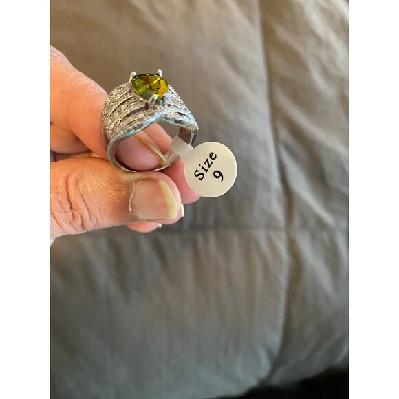 NWT Silver Cubic Zirconia and Peridot Ring Size 9 - Picture 11 of 11